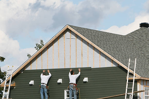 Professional Siding Replacement technician working in Mount Pleasant, TX